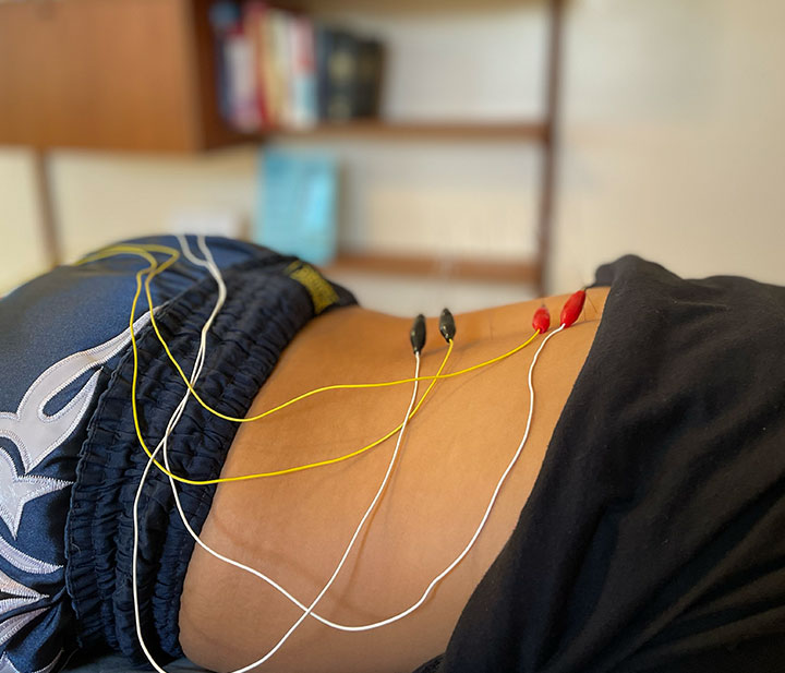 Jackupuncture side view of electro-acupuncture needles targeting core muscles, enhancing pain relief and muscle recovery, captured with Needles-Side-Snap.